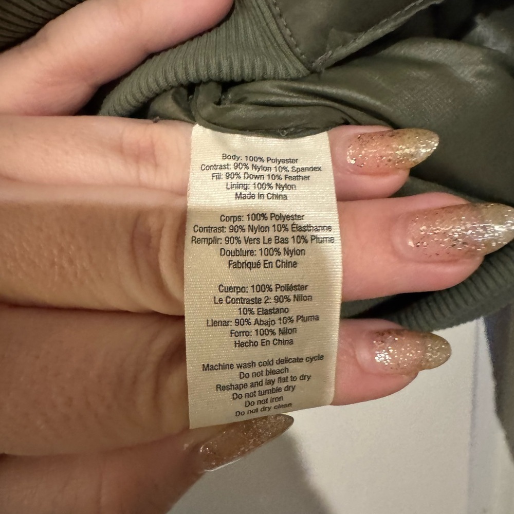 Alo Idol Bomber Jacket Full Zip Green Camo Puffer Down Size Small EUC - Picture 9 of 9